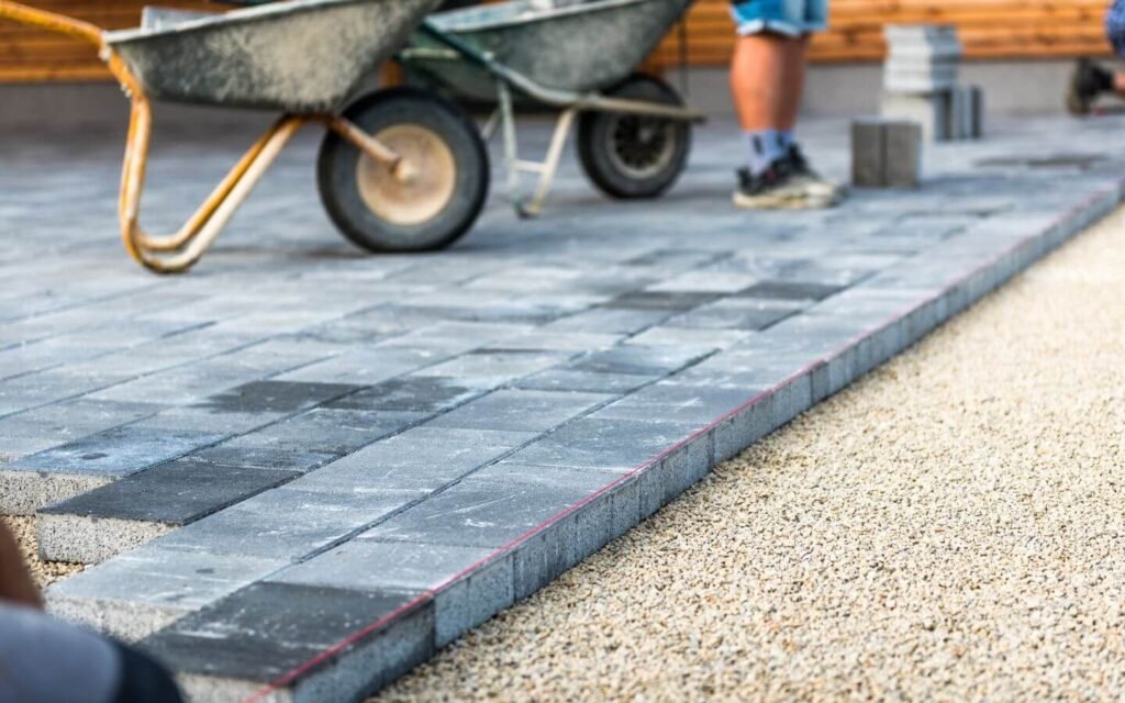 Kaip pasiruošti trinkelių klojimui